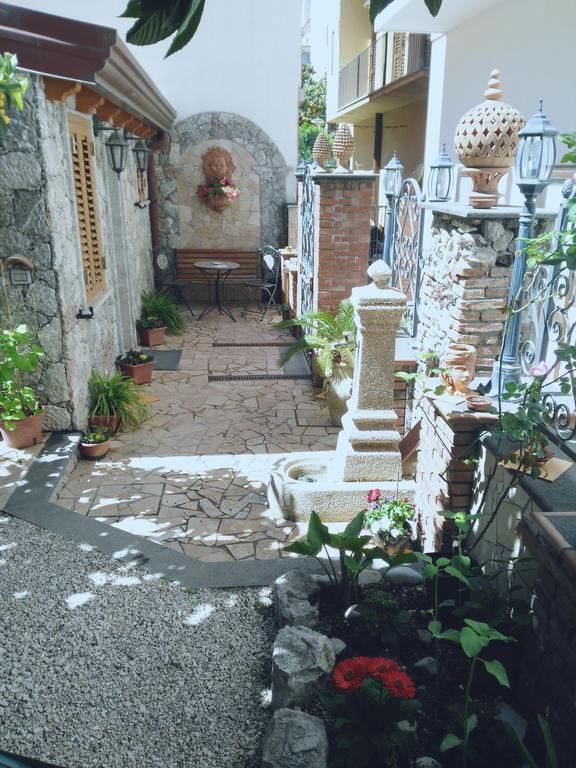 Giardino Del Sole Apartment Taormina Ngoại thất bức ảnh
